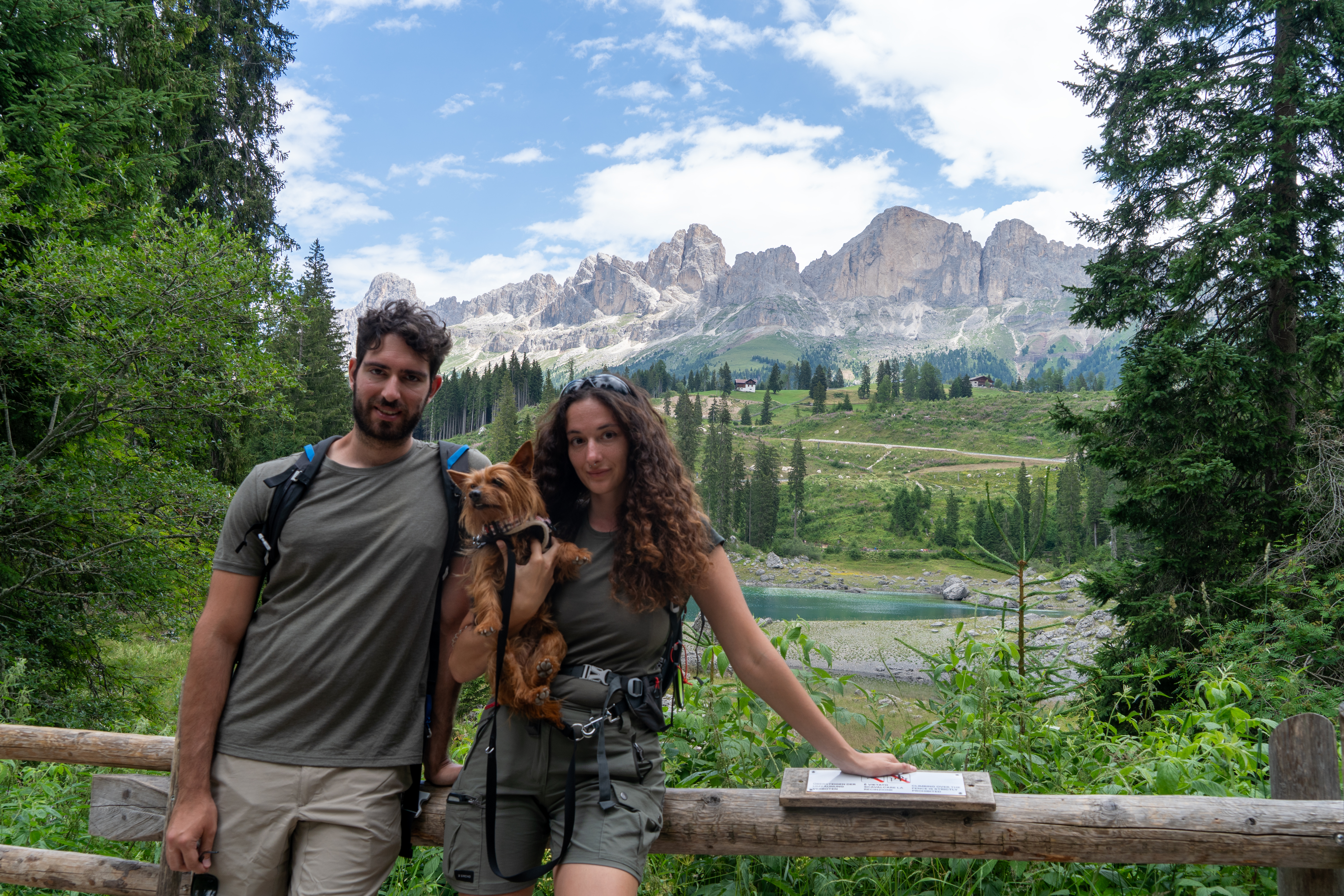 Trekking in Trentino-Alto Adige con il cane: 12 escursioni (davvero) bellissime tra laghi, malghe e panorami da cartolina