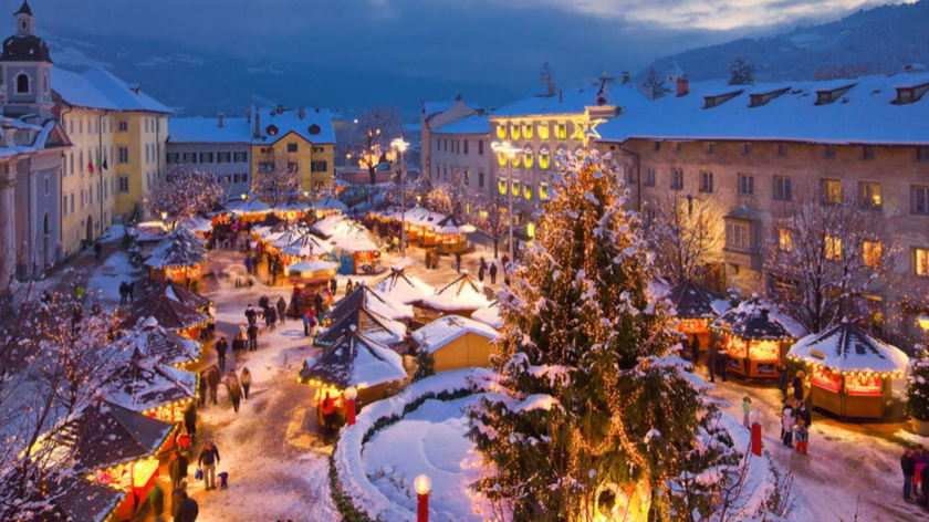I 15 Mercatini di Natale più belli d’Italia 2025: magia, tradizioni e sapori da non perdere